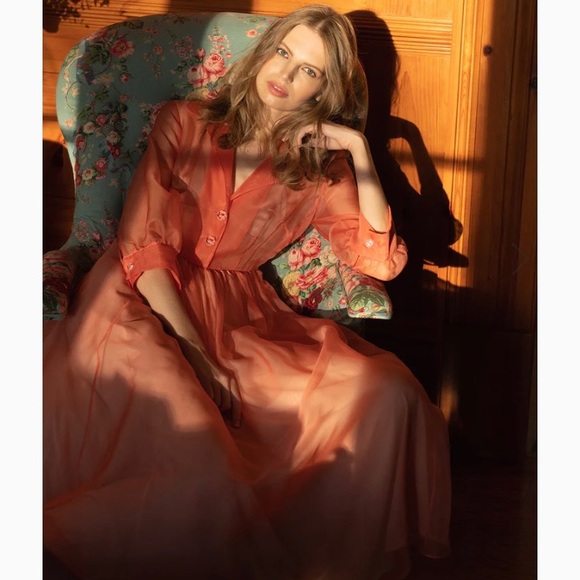 Black Iris ‘The Grace’ Dress - Picture 4 of 9